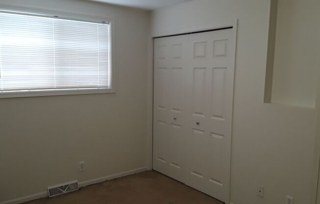 2 beds, 1 bath, 800 sqft, $999, Unit 105