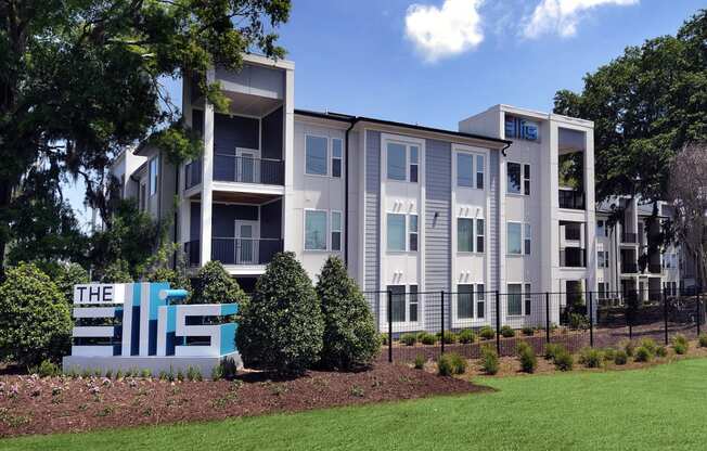 Courtyard With Green Space at The Ellis, Savannah