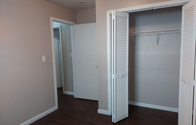 2 beds, 1 bath, 870 sqft, $925, Unit 360 BB05