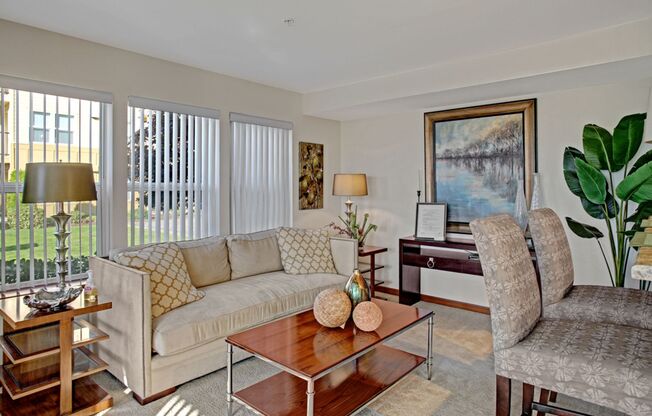 2 beds, 1 bath, 740 sqft, $2,286, Unit B207