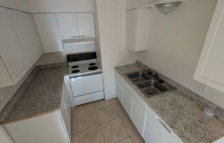 Beautiful Air Conditioned Condo! MUST SEE! 2bed & 1bath