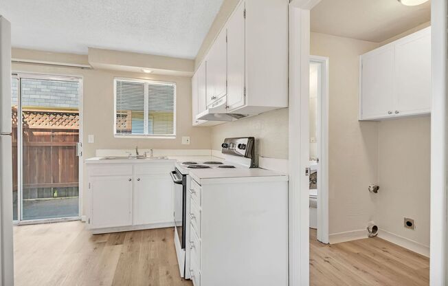 2 beds, 1.5 baths, 865 sqft, $1,450, Unit 10