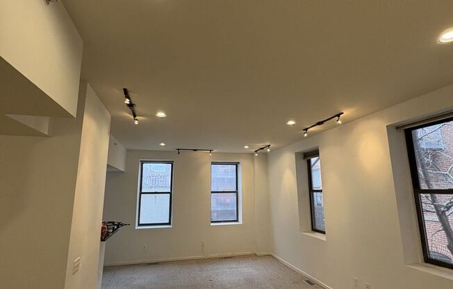 Spacious and Lovely Fed Hill 2bd/2ba Condo with CAC, W/D and more!