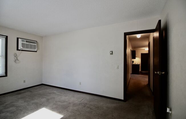 2 beds, 1 bath, $950, Unit Unit 7