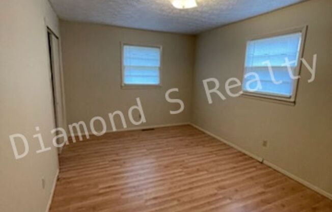 3 beds, 1.5 baths, $1,250