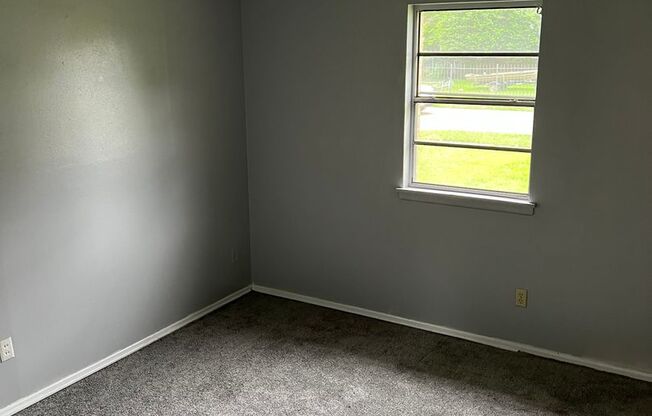 3 bed, 1 bath with new carpet!