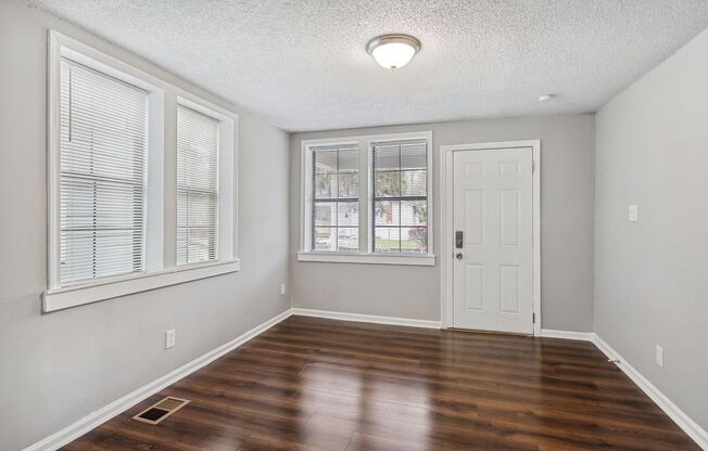 Large Near Downtown 3BR/1BA House For Rent
