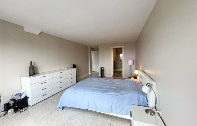 3 beds, 2 baths, 1,725 sqft, $4,100, Unit 802