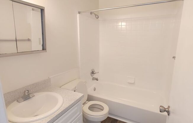 3 beds, 2.5 baths, 1,208 sqft, $1,600, Unit CW1101