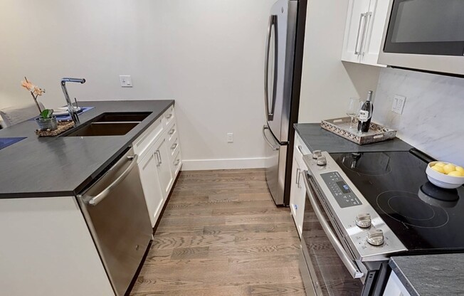 1 bed, 1 bath, $3,200, Unit 305