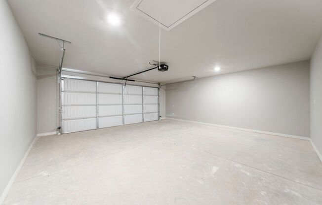 3 beds, 2 baths, 1,304 sqft, $1,829, Unit 568