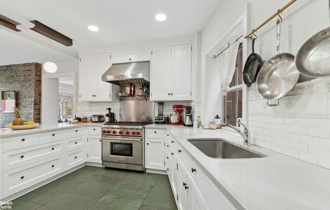 277 W 12 ST