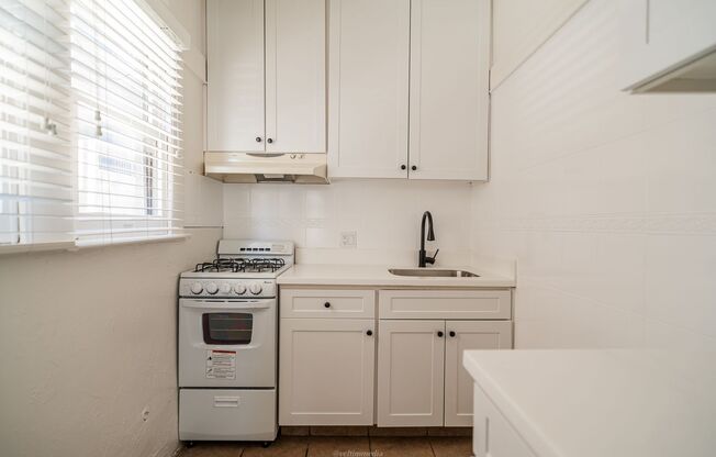 Studio, 1 bath, 280 sqft, $1,595