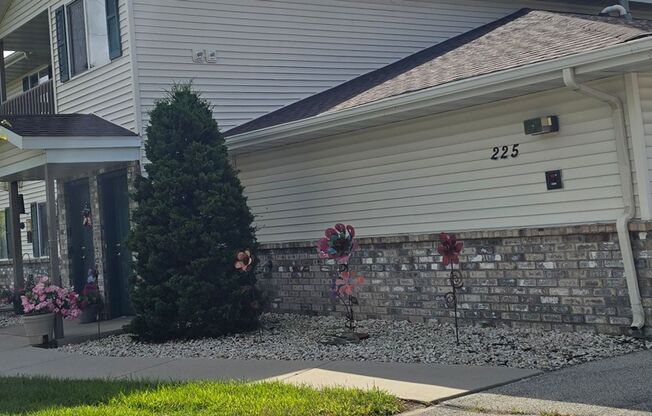 2 beds, 1 bath, 856 sqft, $1,269, Unit PL   2203