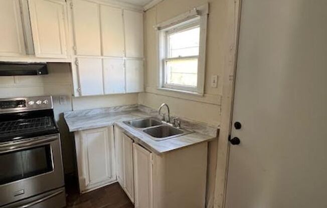 2 beds, 1 bath, $1,150