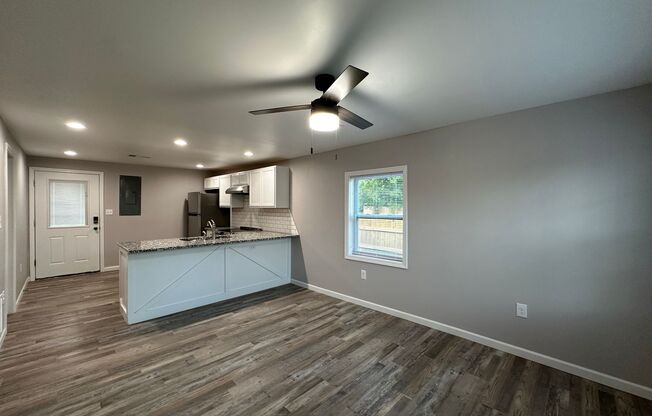Cozy 2 Bedroom 1 Bathroom for Rent!