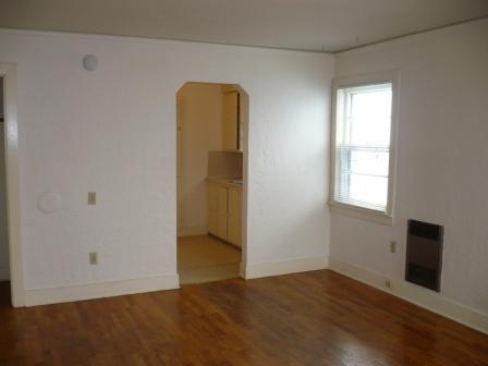 1940's Style~ Close-in, Downtown Location