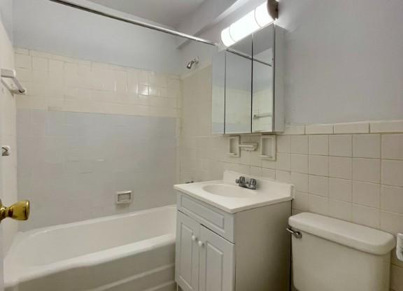 Studio, 1 bath, 350 sqft, $1,650, Unit 9E