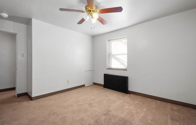 2 beds, 1 bath, 800 sqft, $1,299, Unit 2117 Brownsville Road - B11