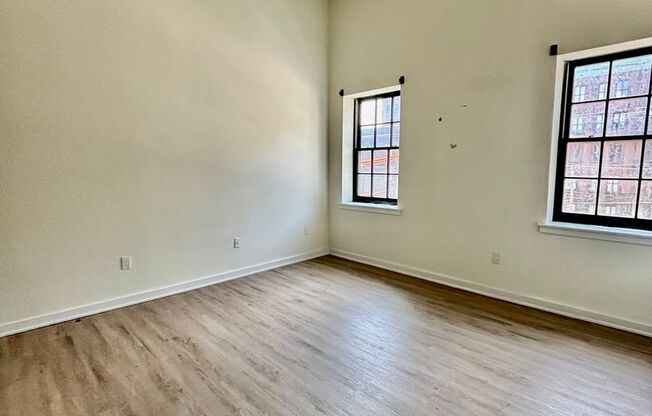 2 beds, 1 bath, 837 sqft, $2,000, Unit 301