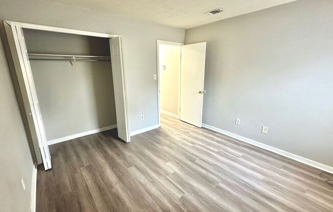 2 beds, 1 bath, $1,295