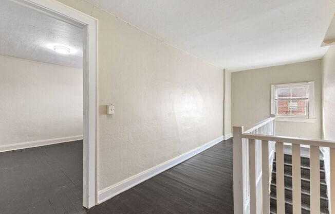 2 beds, 1 bath, 857 sqft, $1,025, Unit 11