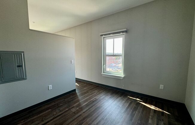 Studio, 1 bath, 420 sqft, $1,600, Unit 403