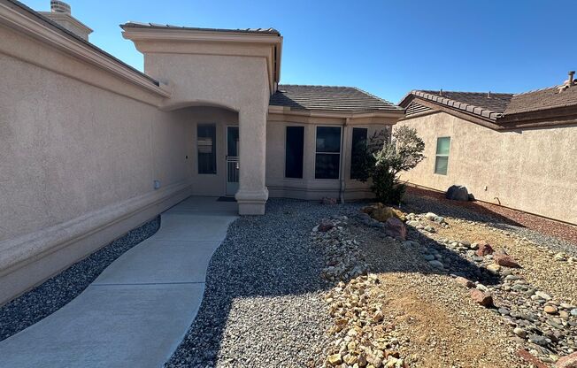 Beautiful 3 bedroom, 3 garage home in Chaparral Mesa!