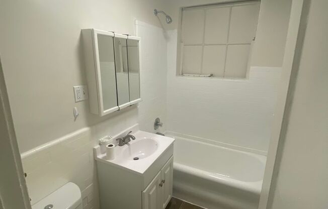 1 bed, 1 bath, 480 sqft, $1,925, Unit D12