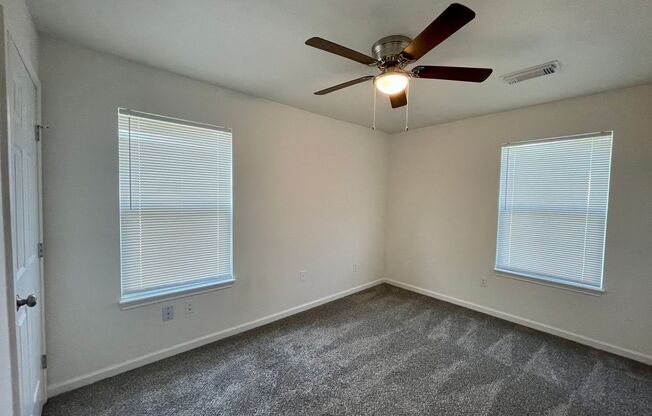 2 beds, 1 bath, 750 sqft, $1,050, Unit 780 E. Irby - RTR - ** Move-In Special! $250 off first month rent**