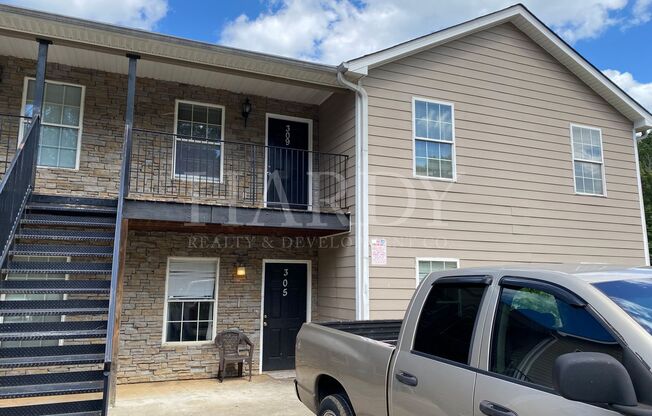 3 beds, 2 baths, $1,100, Unit 309 Wax Rd SE