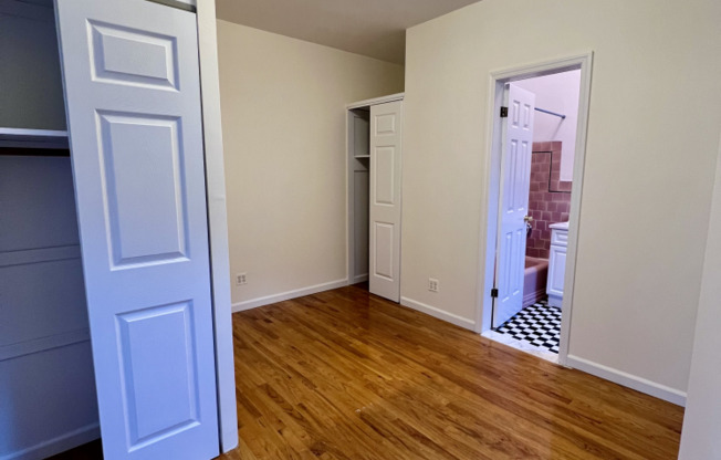 2 beds, 1 bath, $2,500, Unit 3D