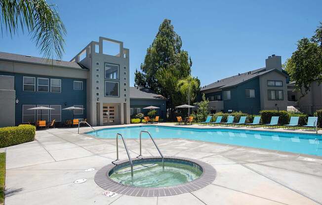 A swimming pool with a hot tub at Autumn Oaks Apartments, Roseville, CA, 95678