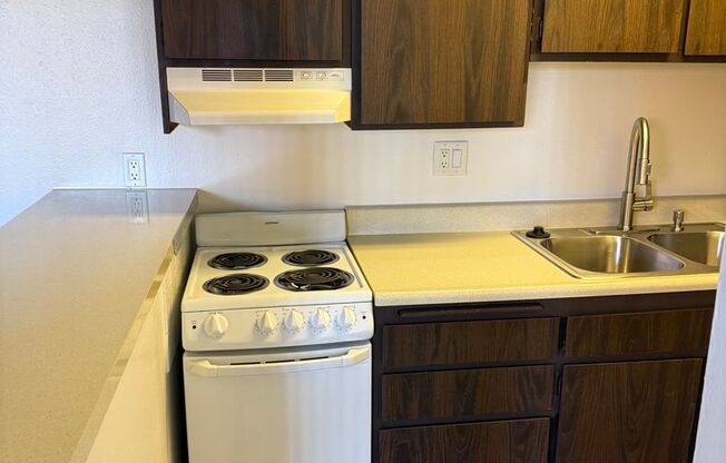 4171 California Ave. #16 -Studio