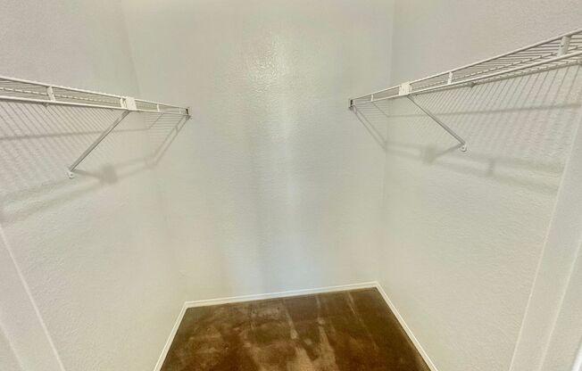 2 beds, 1 bath, 810 sqft, $1,395, Unit r2550n3304