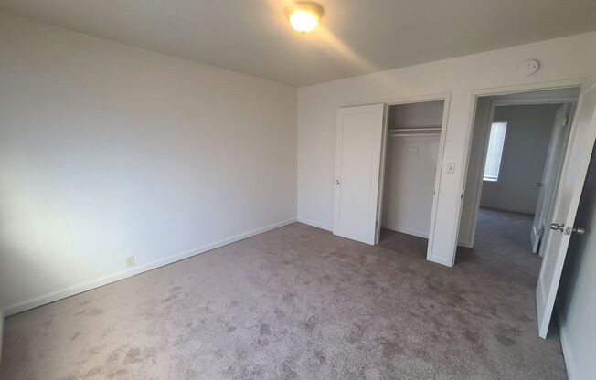 2 beds, 1 bath, $2,000, Unit 398