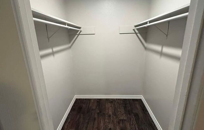 2 beds, 1 bath, 925 sqft, $999, Unit 03-0303