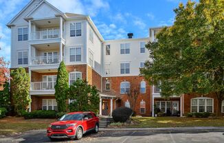 Beautiful 2 BR 2 BA condo in the heart of Ballantyne.