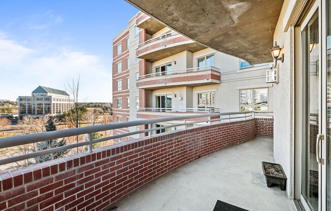 2 beds, 2 baths, $2,350, Unit # 406