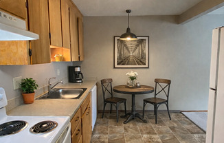 1 bed, 1 bath, 566 sqft, $1,015, Unit 15