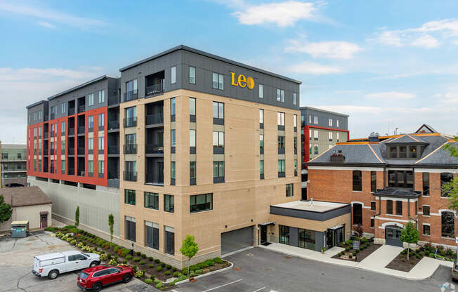 A large building with the word "Leo" on the side.