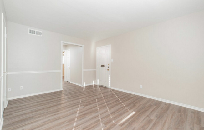 2 beds, 1 bath, $1,450, Unit 102