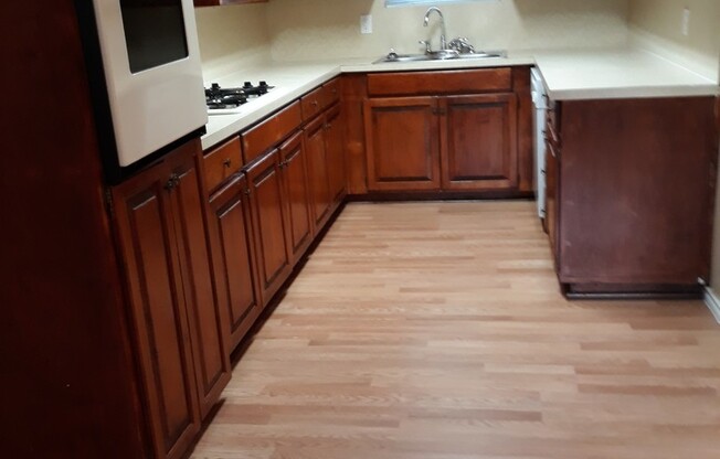 Cute Home Close to Restaurants and Shopping