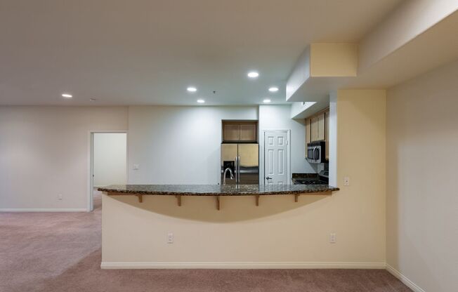 3 beds, 2.5 baths, 1,576 sqft, $3,700, Unit 8700-302