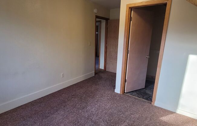 2 beds, 1 bath, $800, Unit Unit B