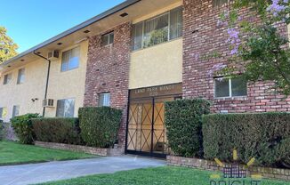 Land Park Manor