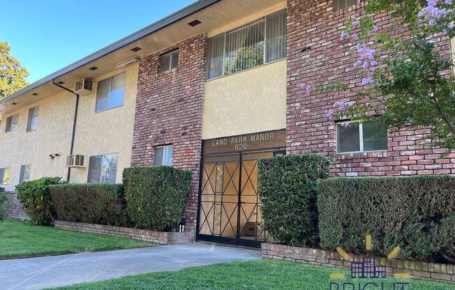 Land Park Manor