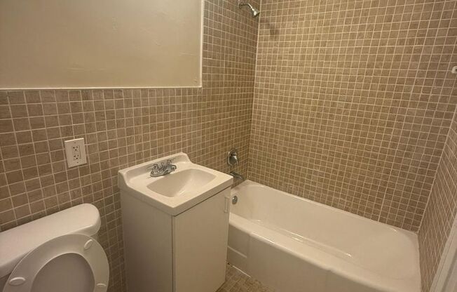 1 bed, 1 bath, $1,800, Unit 2140-4