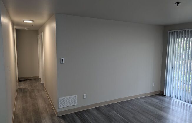 2 beds, 1 bath, 886 sqft, $1,875, Unit J201