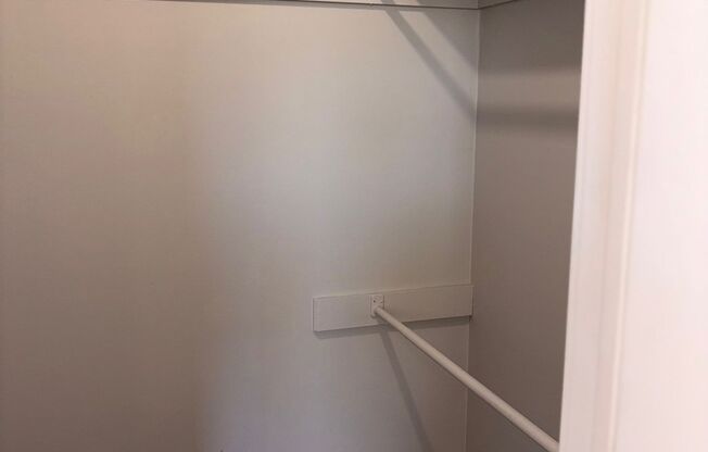 2 beds, 1 bath, 830 sqft, $1,395, Unit 53